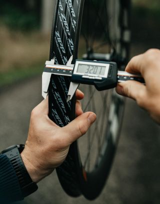 Až uvidíš tyhle Zippy na vlastní oči, vše ostatní ti už přijde úzké. Zipp 303 XLPR nastavují nový standart v šířce...