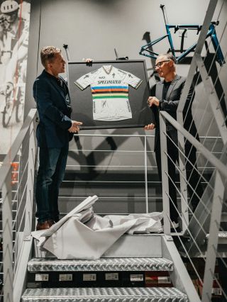 Obrovské poděkování patří Honzovi Slámovi, bez jehož podpory, úsilí a důvěry bychom nebyli schopni novou prodejnu otevřít....