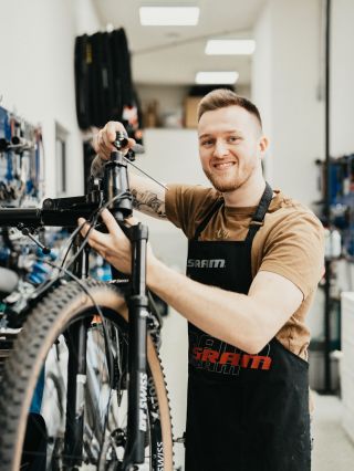 Vaše kolo teď nikam nespěchá a my máme čas mu dopřát ten nejlepší servis! 🛠️ #bikesport #bikesportul